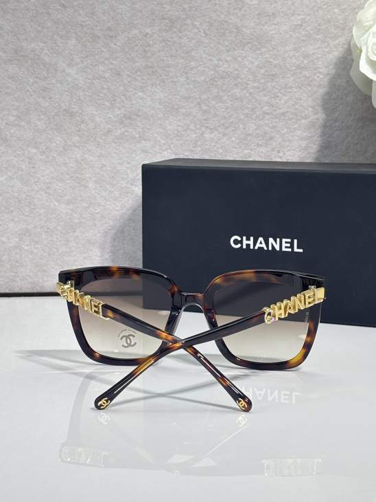 Picture of Chanel Sunglasses _SKUfw79760974fw
